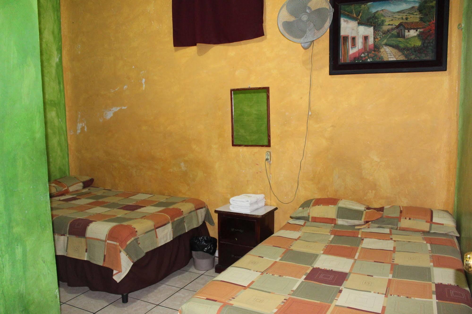 Hotel Pasadena II San Salvador Buitenkant foto