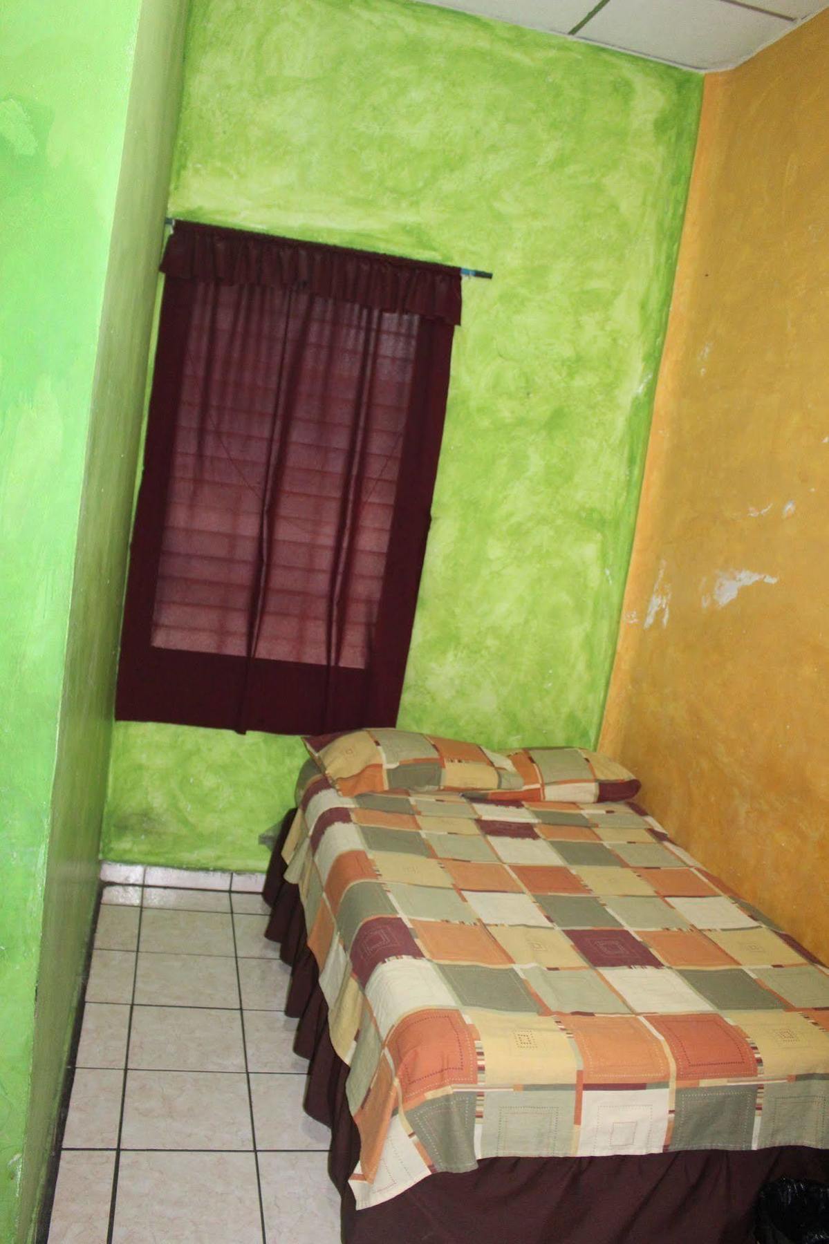 Hotel Pasadena II San Salvador Buitenkant foto