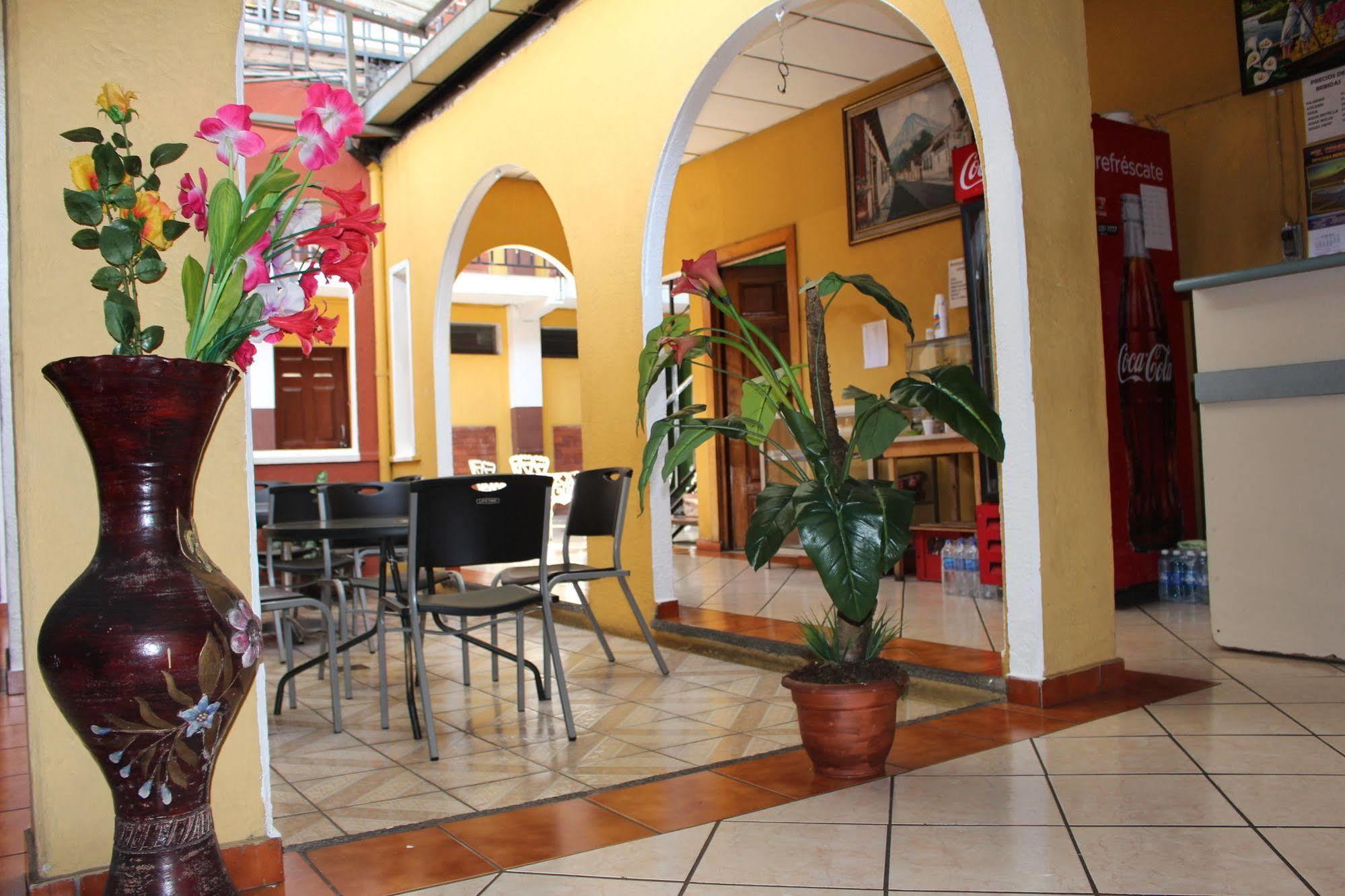Hotel Pasadena II San Salvador Buitenkant foto